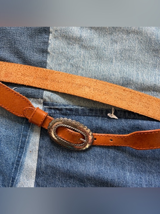 Liz Claiborne Accessories - VTG Leather Concho silver toned buckle Liz Claiborne Belt size M